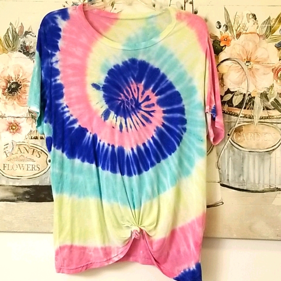 boho Tops - Spiral Rainbow Womans XL Short Sleeve Tee Shirt